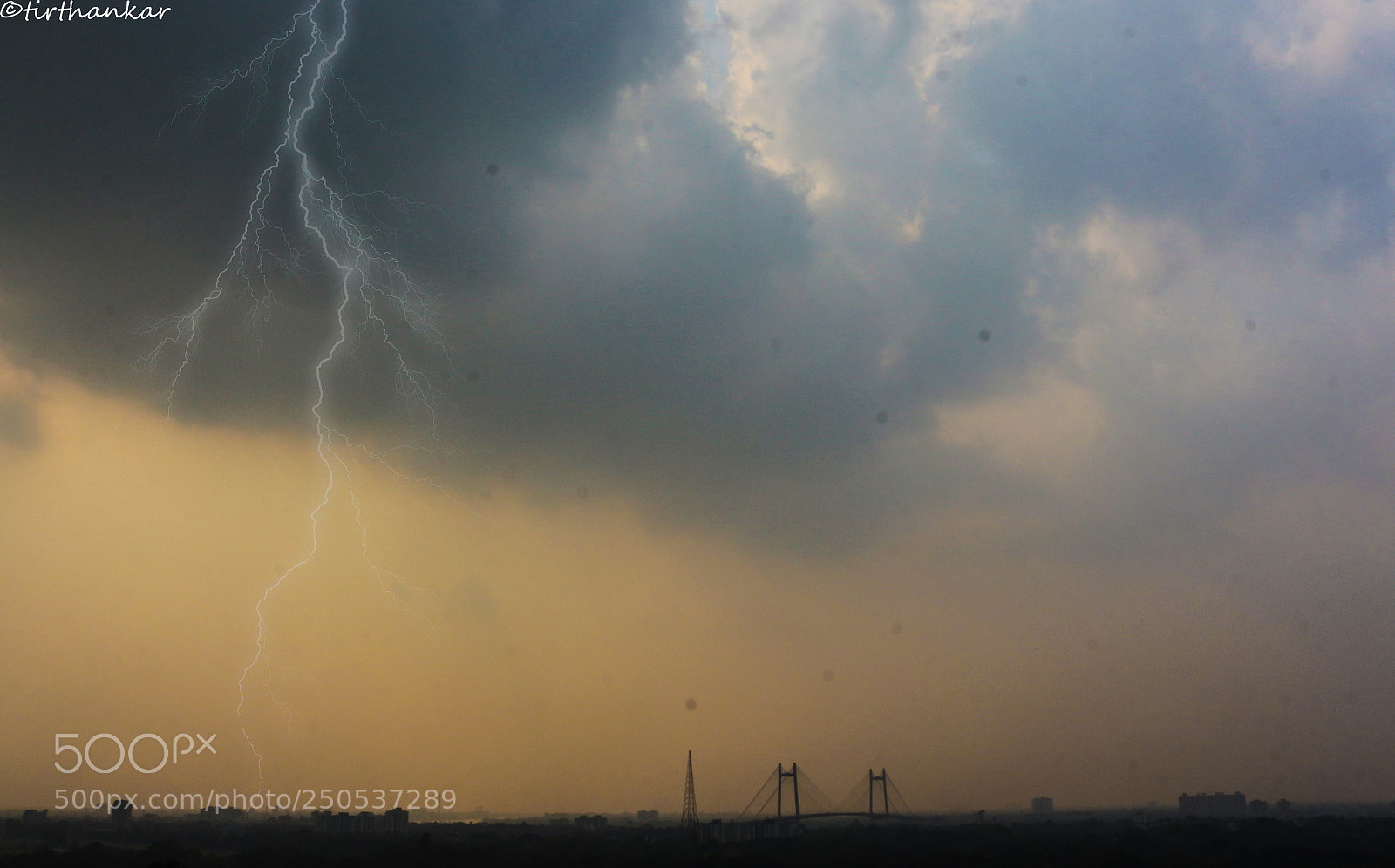 Canon EOS 700D (EOS Rebel T5i / EOS Kiss X7i) sample photo. Cloud cover over city photography