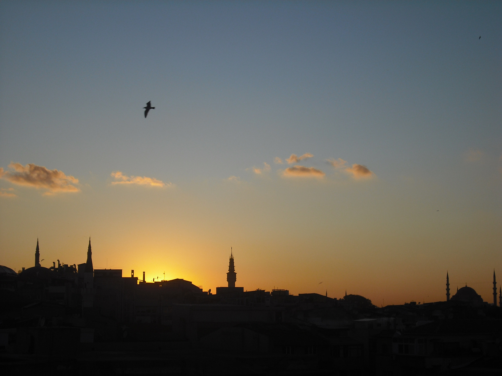 Fujifilm FinePix J10 sample photo. Sundown over istanbul skyline photography