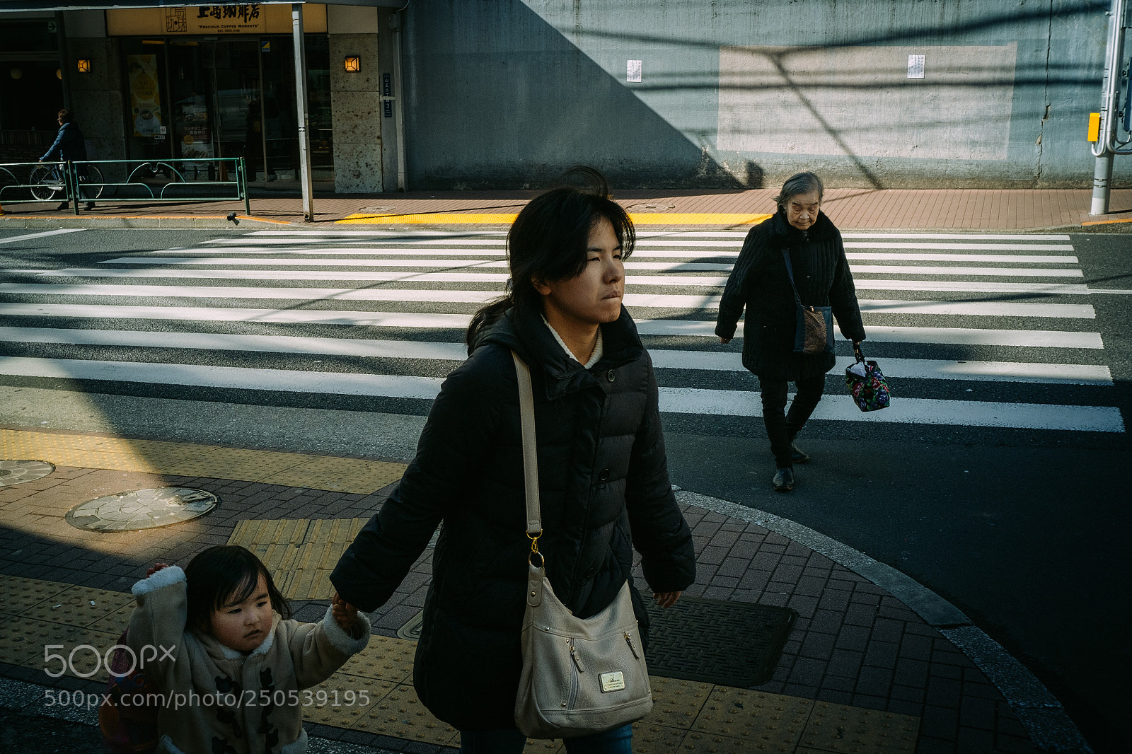 Fujifilm X-Pro1 sample photo. Tokyo: crossroads photography