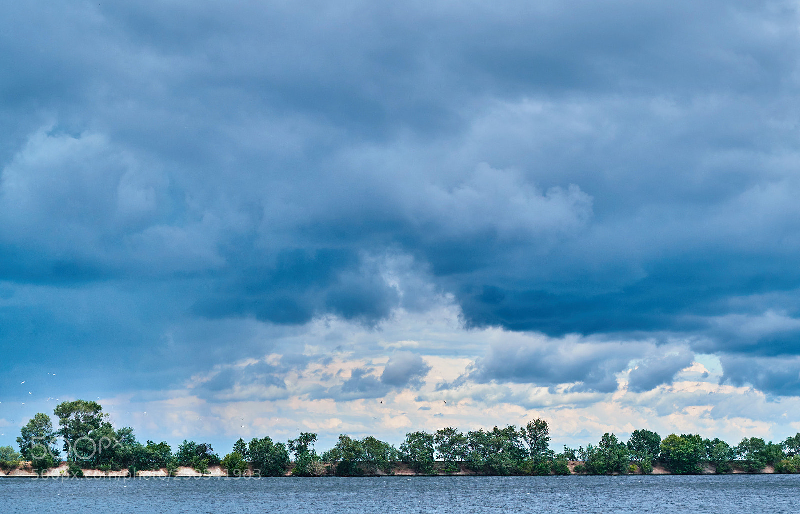 Fujifilm X-E2 sample photo. Big heavy thunder clouds photography