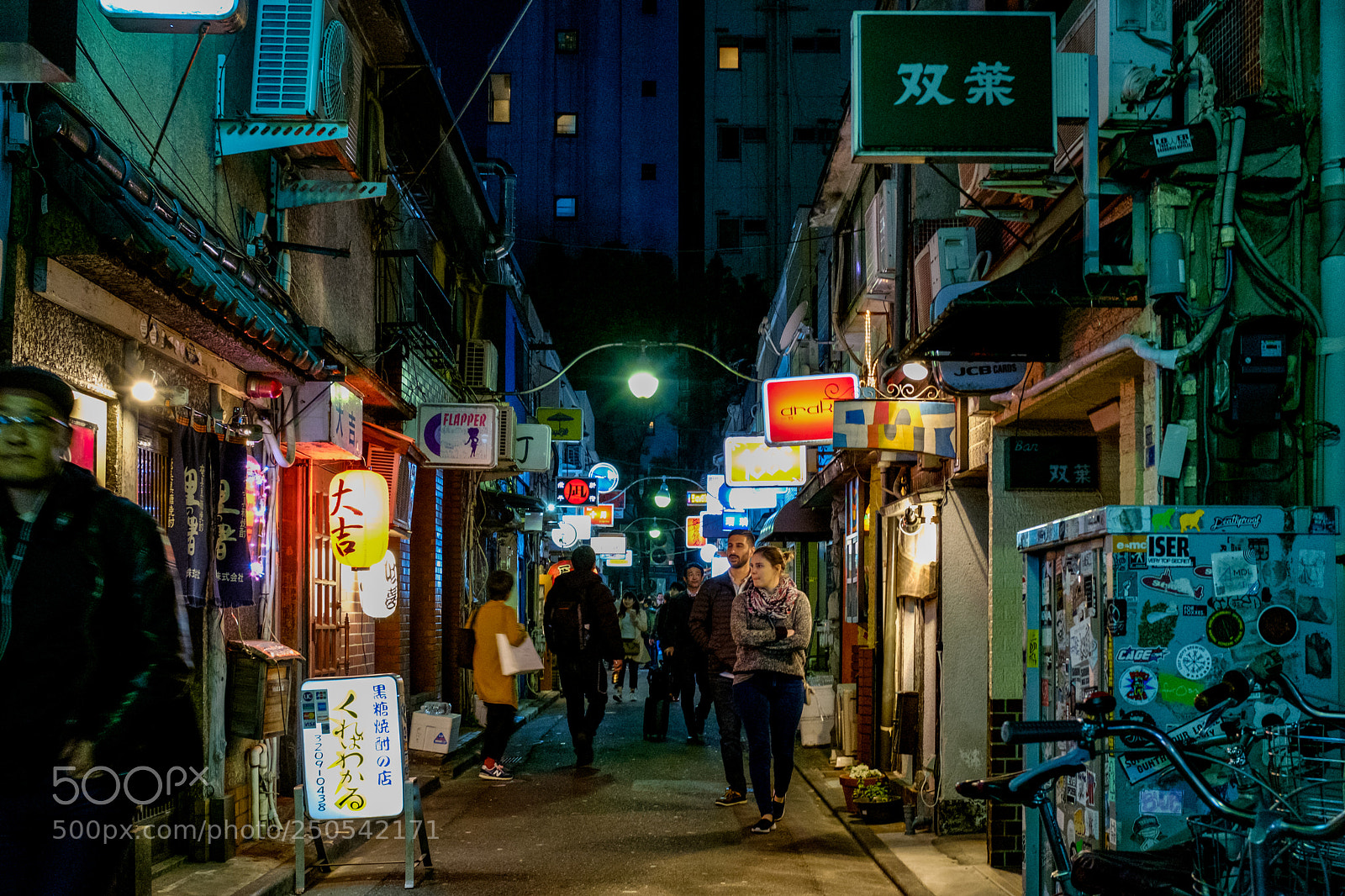 Fujifilm X100F sample photo. Friday night photography