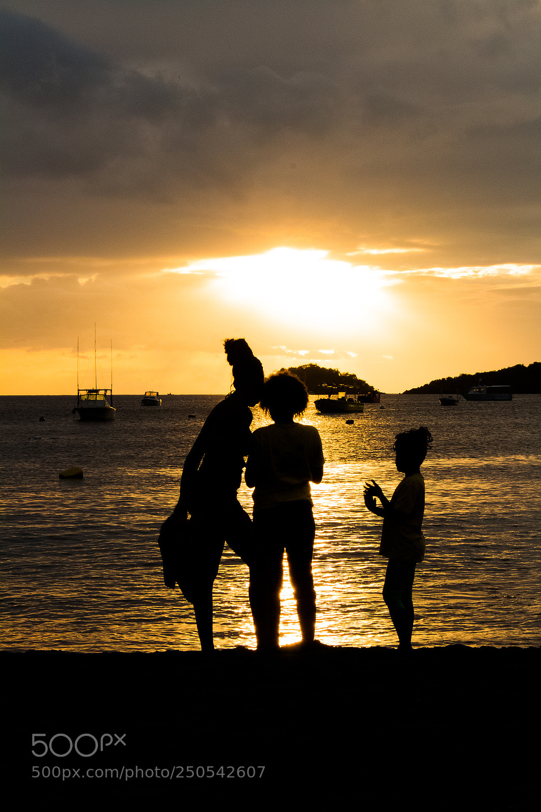 Canon EOS 700D (EOS Rebel T5i / EOS Kiss X7i) sample photo. Girls in the sun photography
