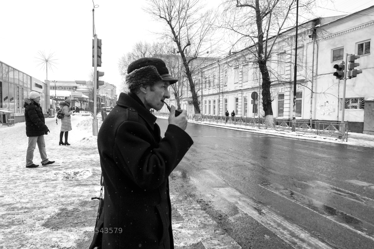 Sony Alpha NEX-5 sample photo. человек с трубкой photography
