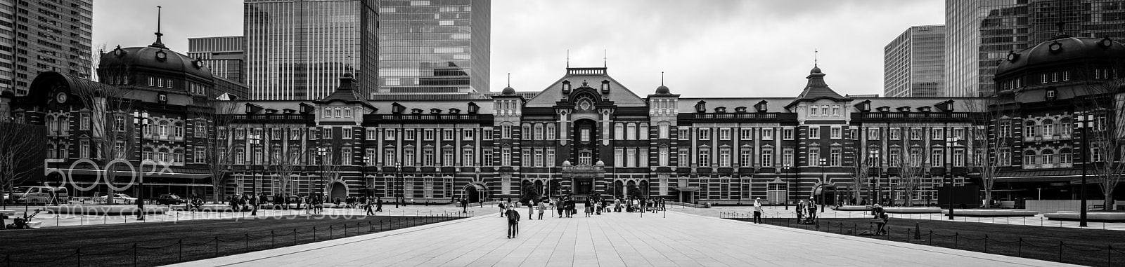 Olympus OM-D E-M10 sample photo. Tokyo station photography