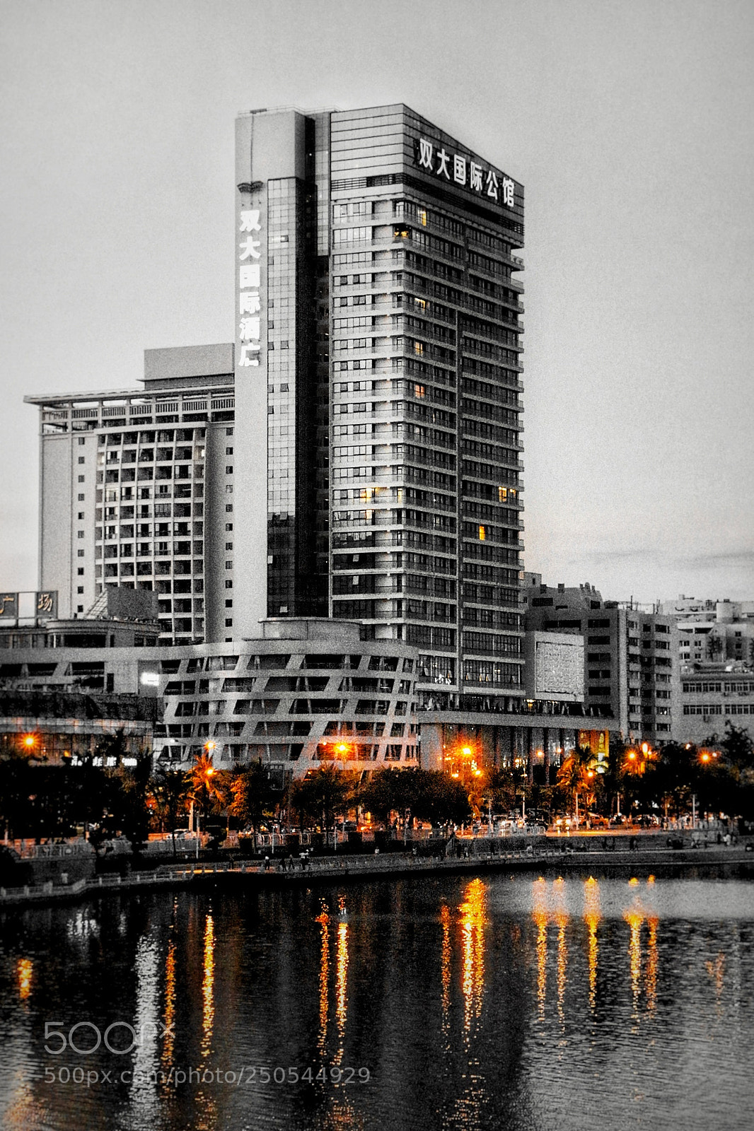 Canon EOS 70D sample photo. 金光倒影 photography