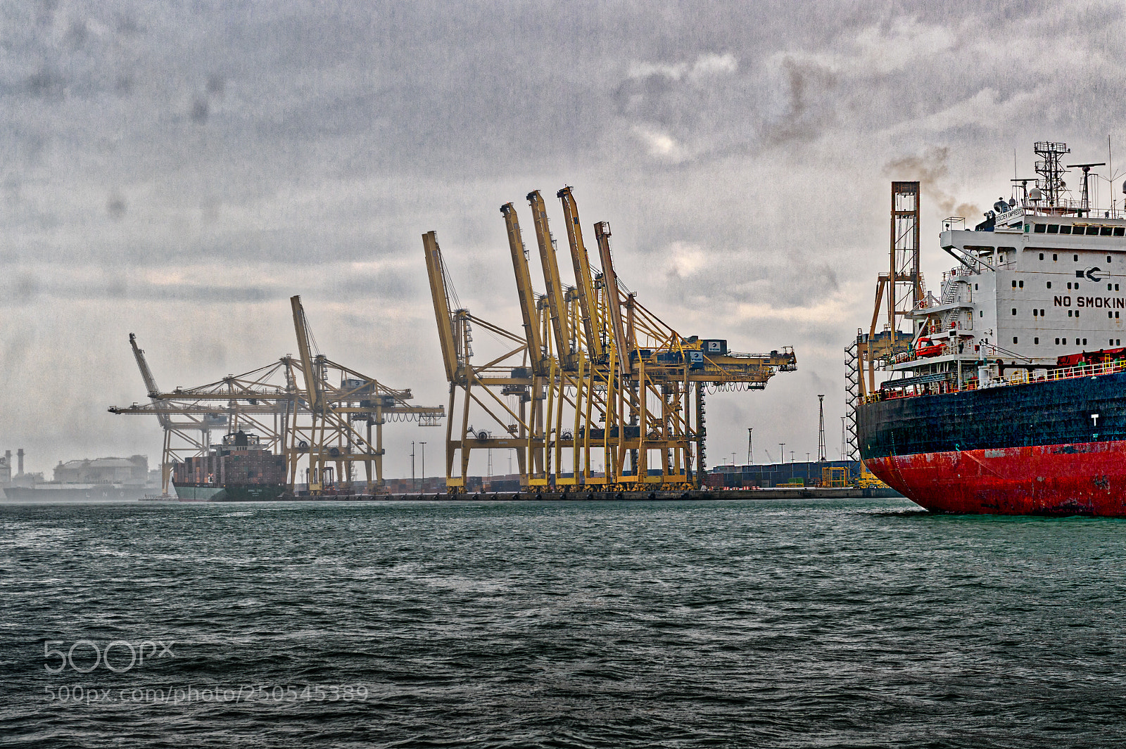 Nikon D4S sample photo. Cranes @ harbor barcelona ! photography