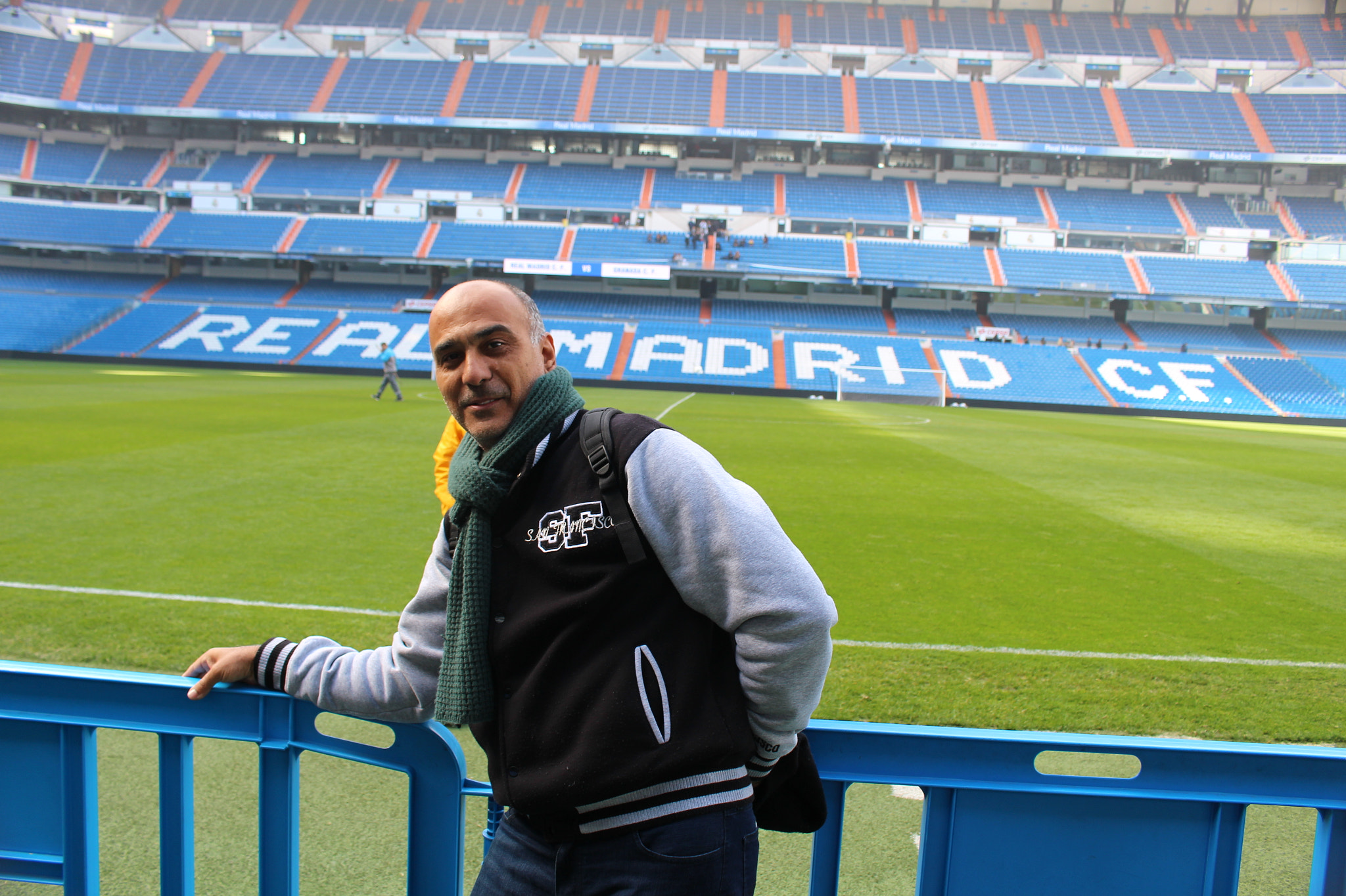 Canon EOS 100D (EOS Rebel SL1 / EOS Kiss X7) sample photo. Visitando o estádio do real madrid photography