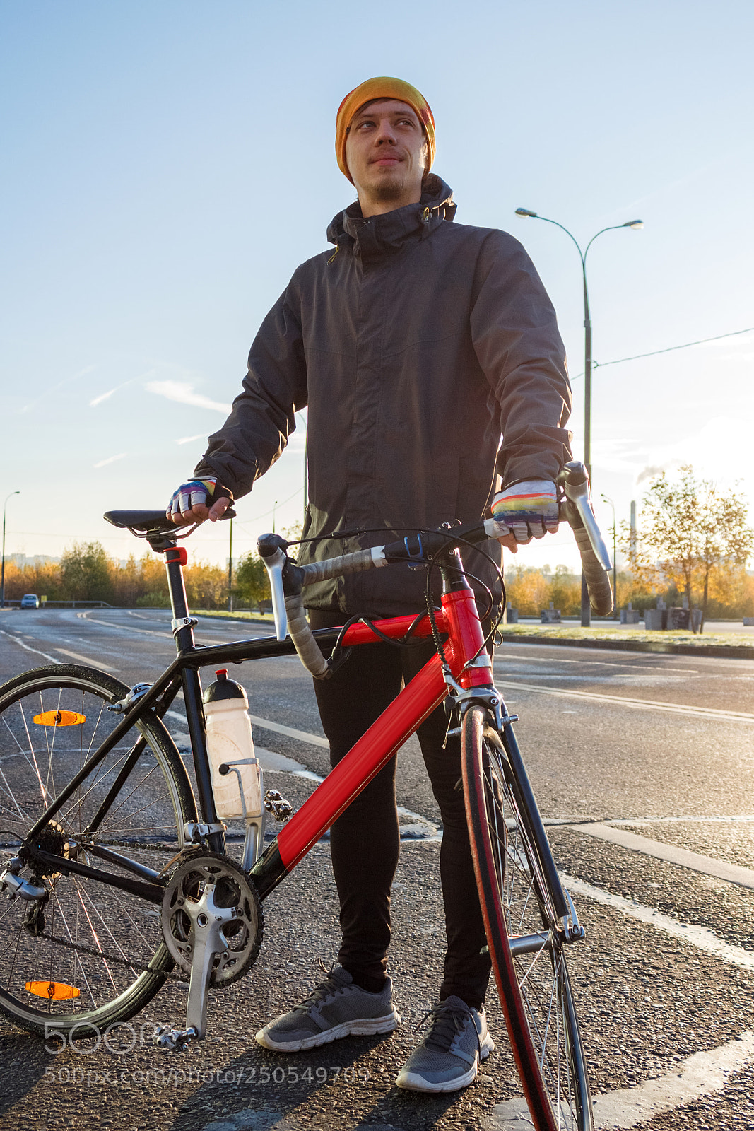 Canon EOS 650D (EOS Rebel T4i / EOS Kiss X6i) sample photo. Man with road bike photography