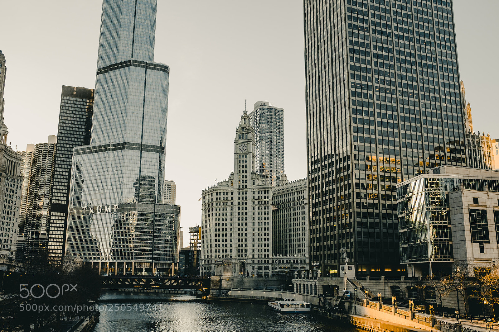 Fujifilm X100T sample photo. Ray of warmth photography