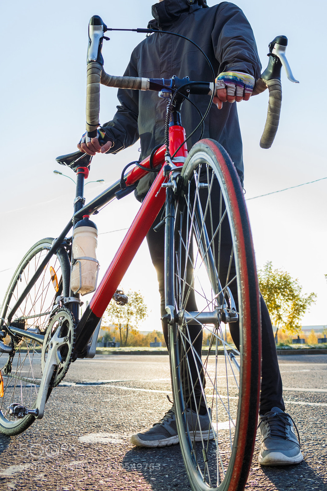 Canon EOS 650D (EOS Rebel T4i / EOS Kiss X6i) sample photo. Man with road bike photography