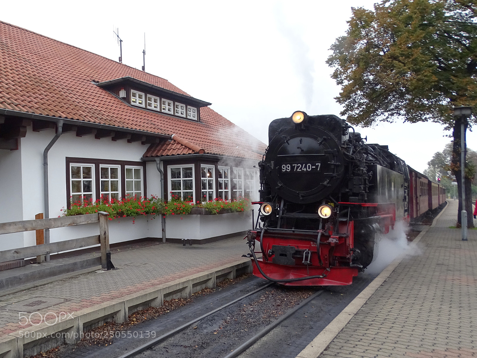 Sony Cyber-shot DSC-HX400V sample photo. Leaving station photography
