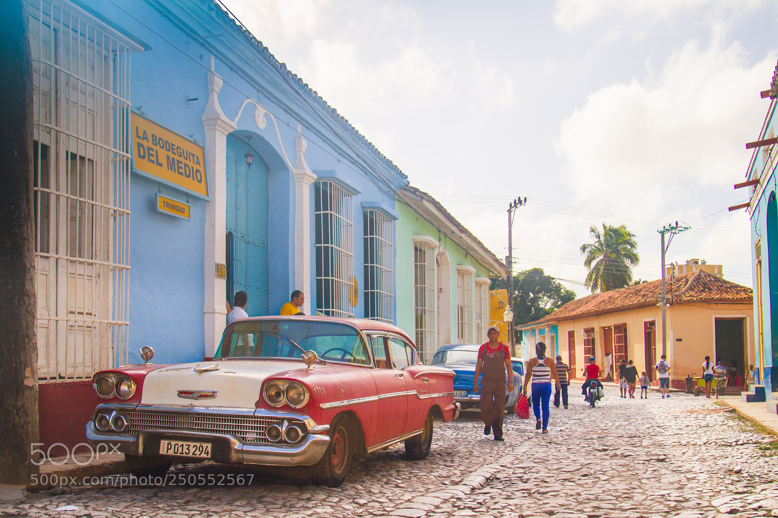 Canon EOS 7D sample photo. La bodeguita del medio photography