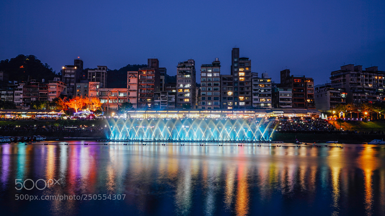 Sony a7R II sample photo. Dancing fountain show photography