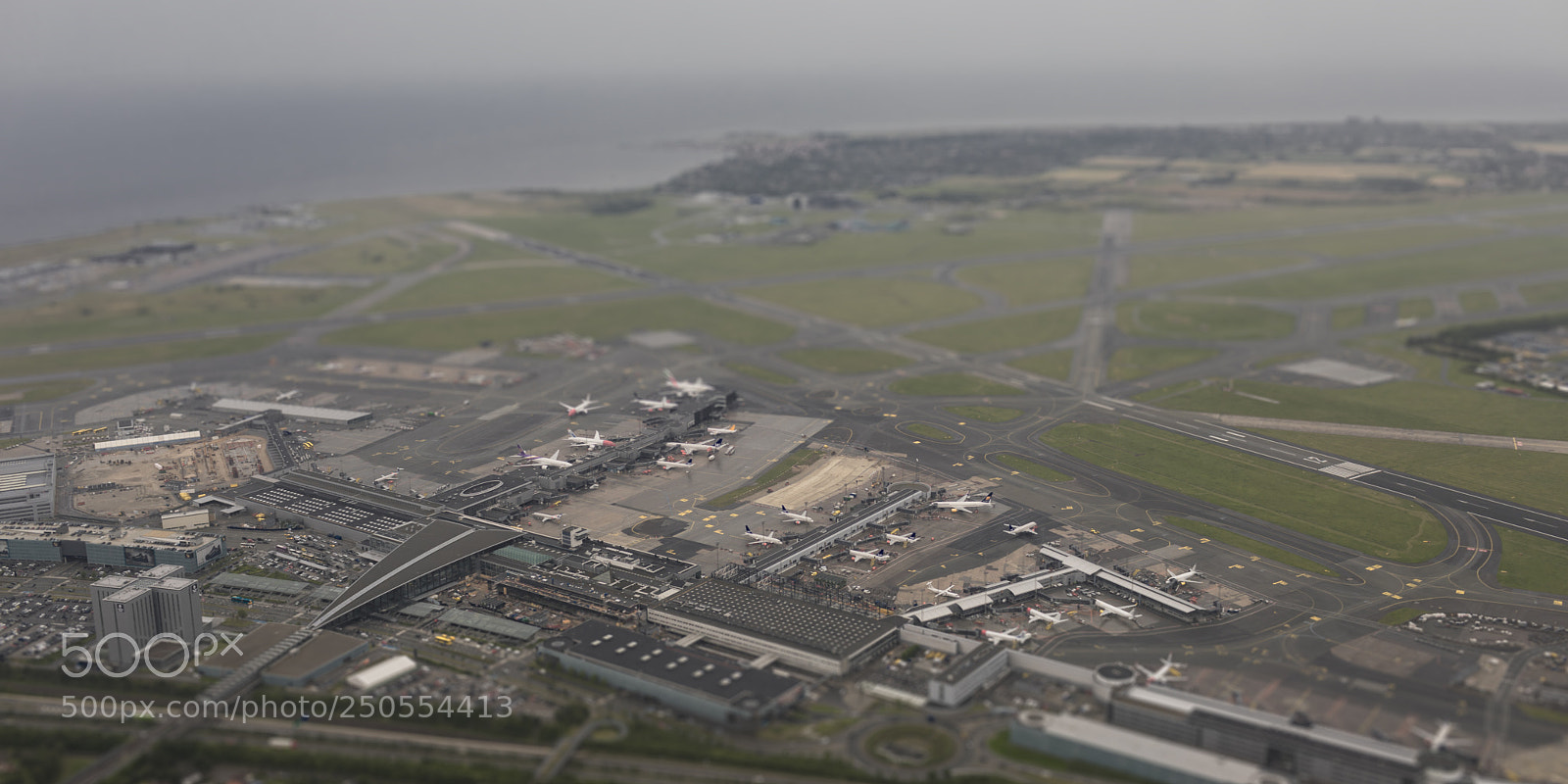 Canon EOS 5D Mark IV sample photo. Tiny airport photography