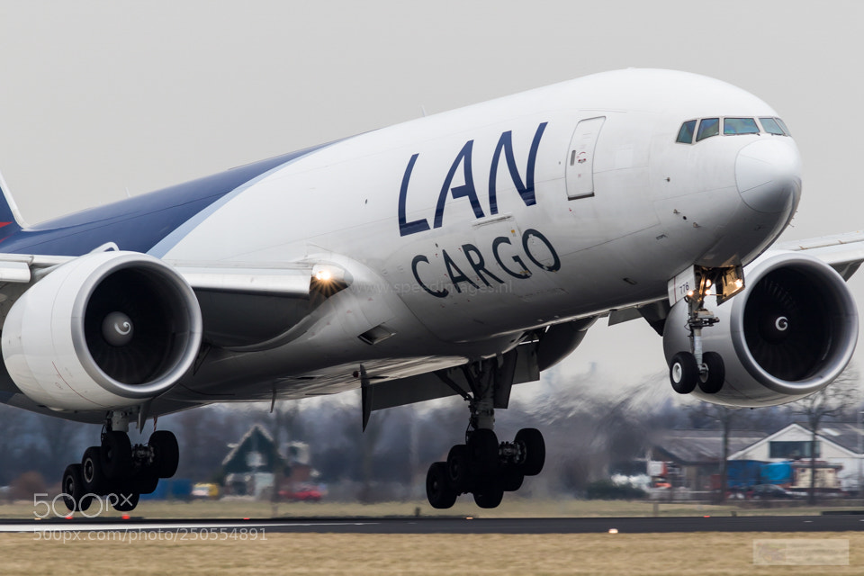 Canon EOS 7D Mark II sample photo. Almost touchdown photography