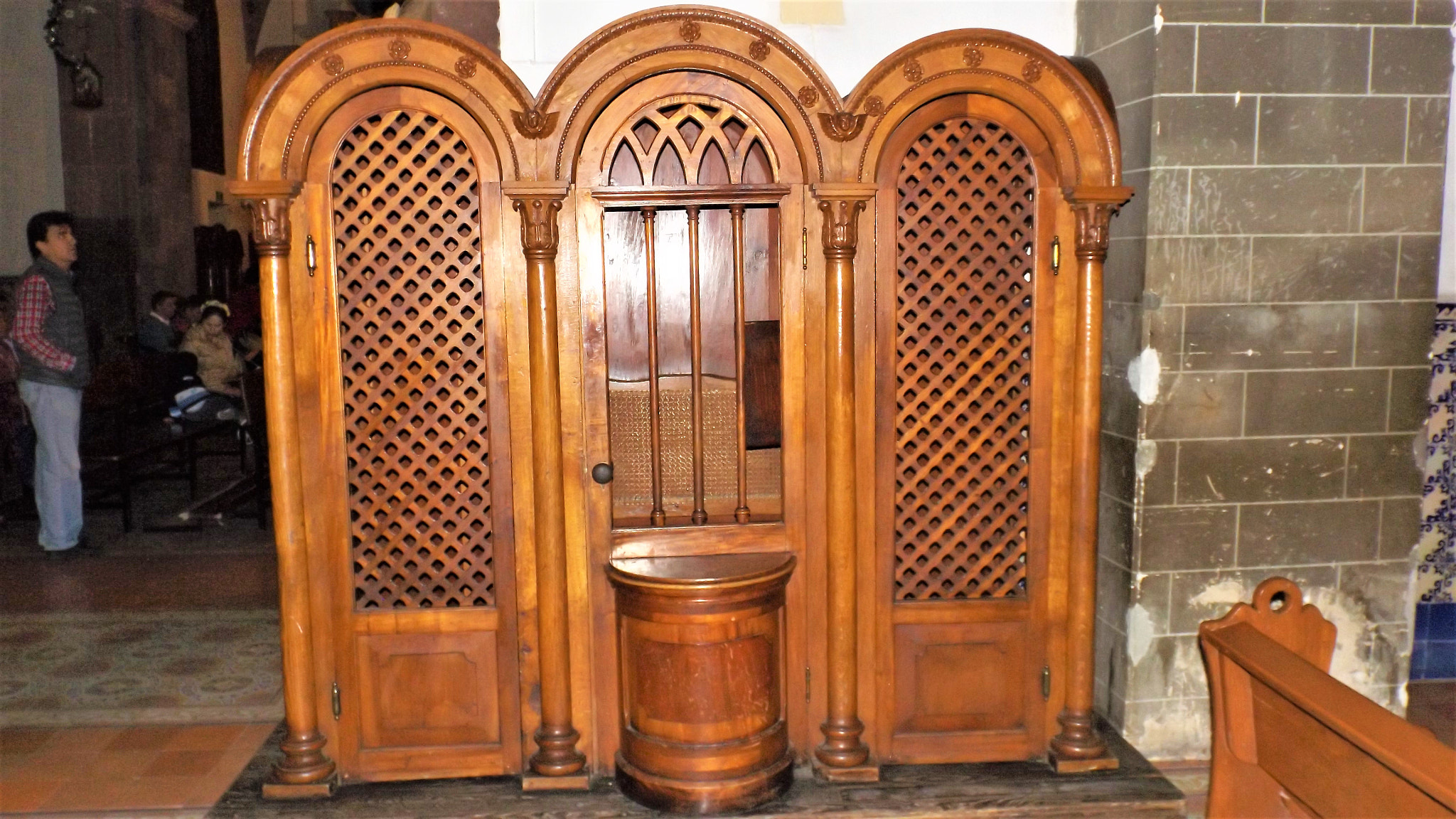 Fujifilm FinePix S4800 sample photo. Old confessional in city parrish photography