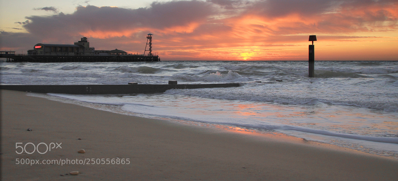Canon EOS 550D (EOS Rebel T2i / EOS Kiss X4) sample photo. Pier sunrise photography