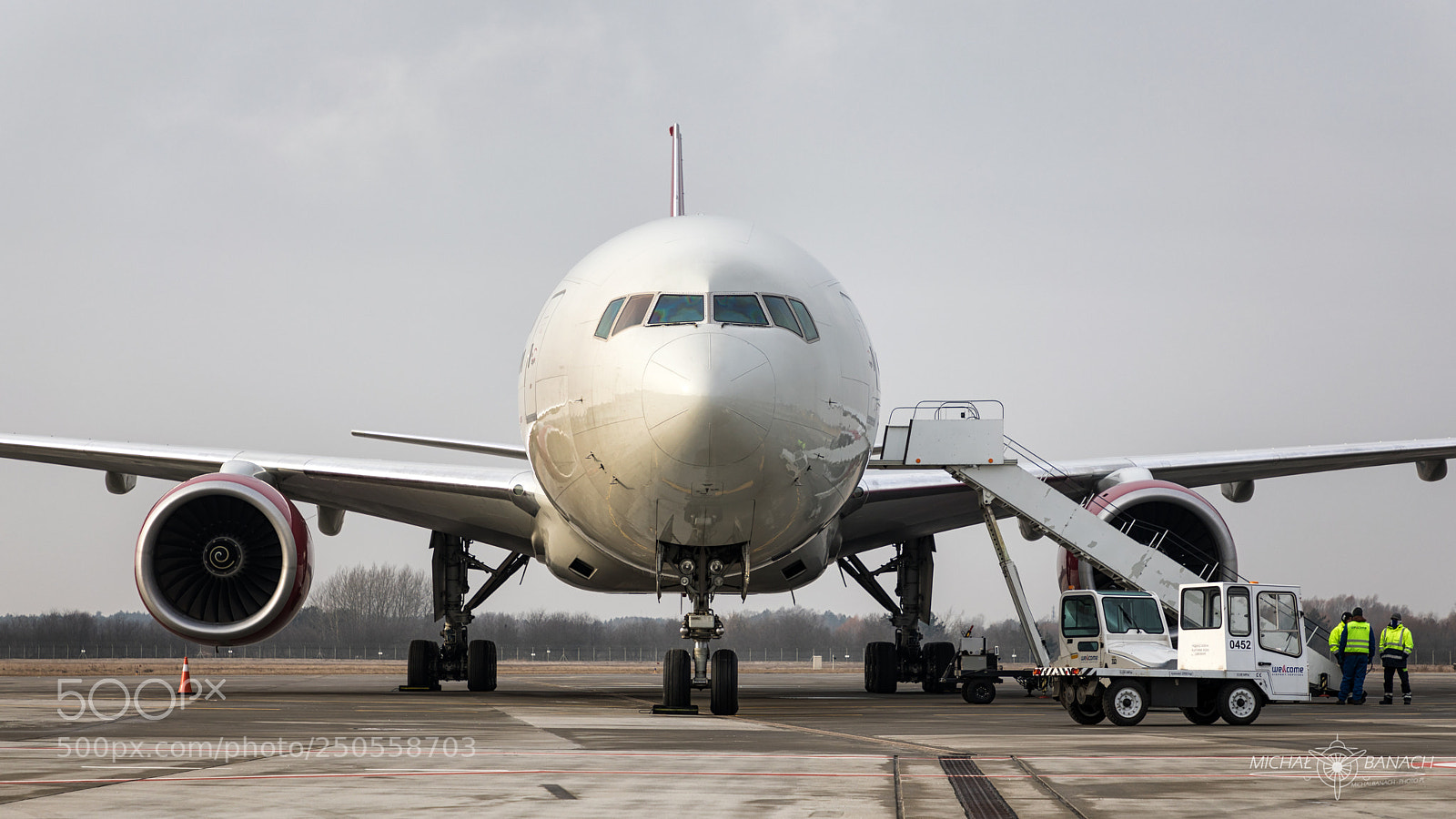 Canon EOS 5D Mark IV sample photo. Boeing 777-200er photography