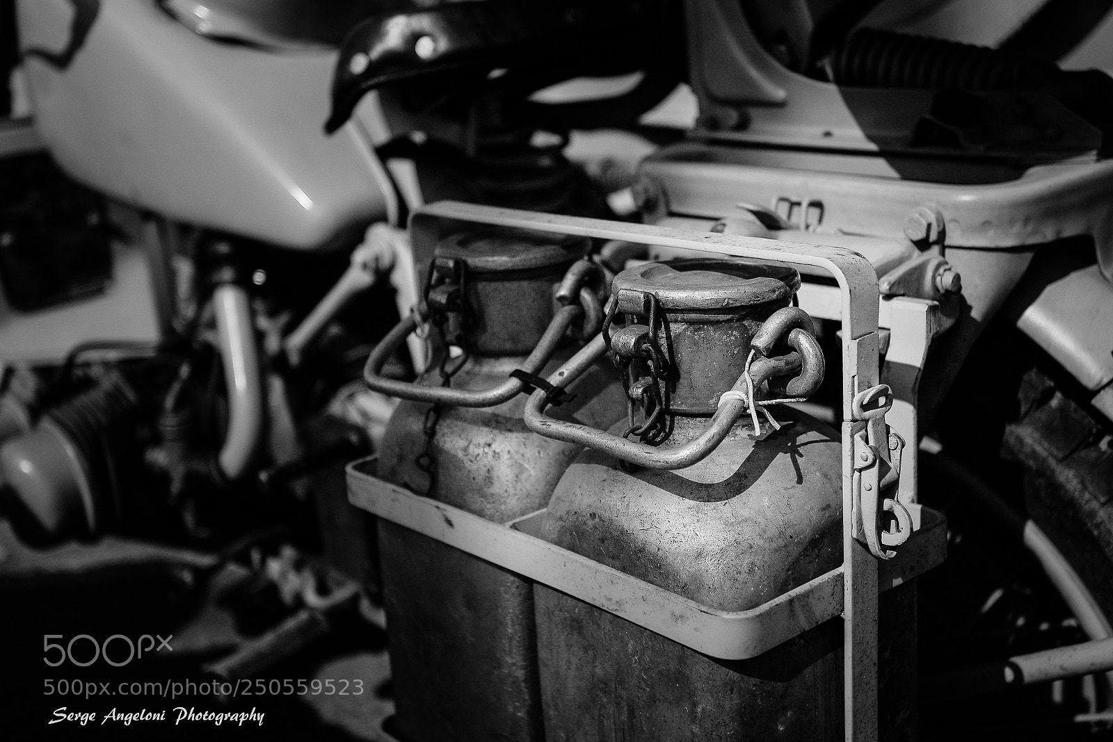 Canon EOS-1Ds Mark III sample photo. Vintage bmw photography
