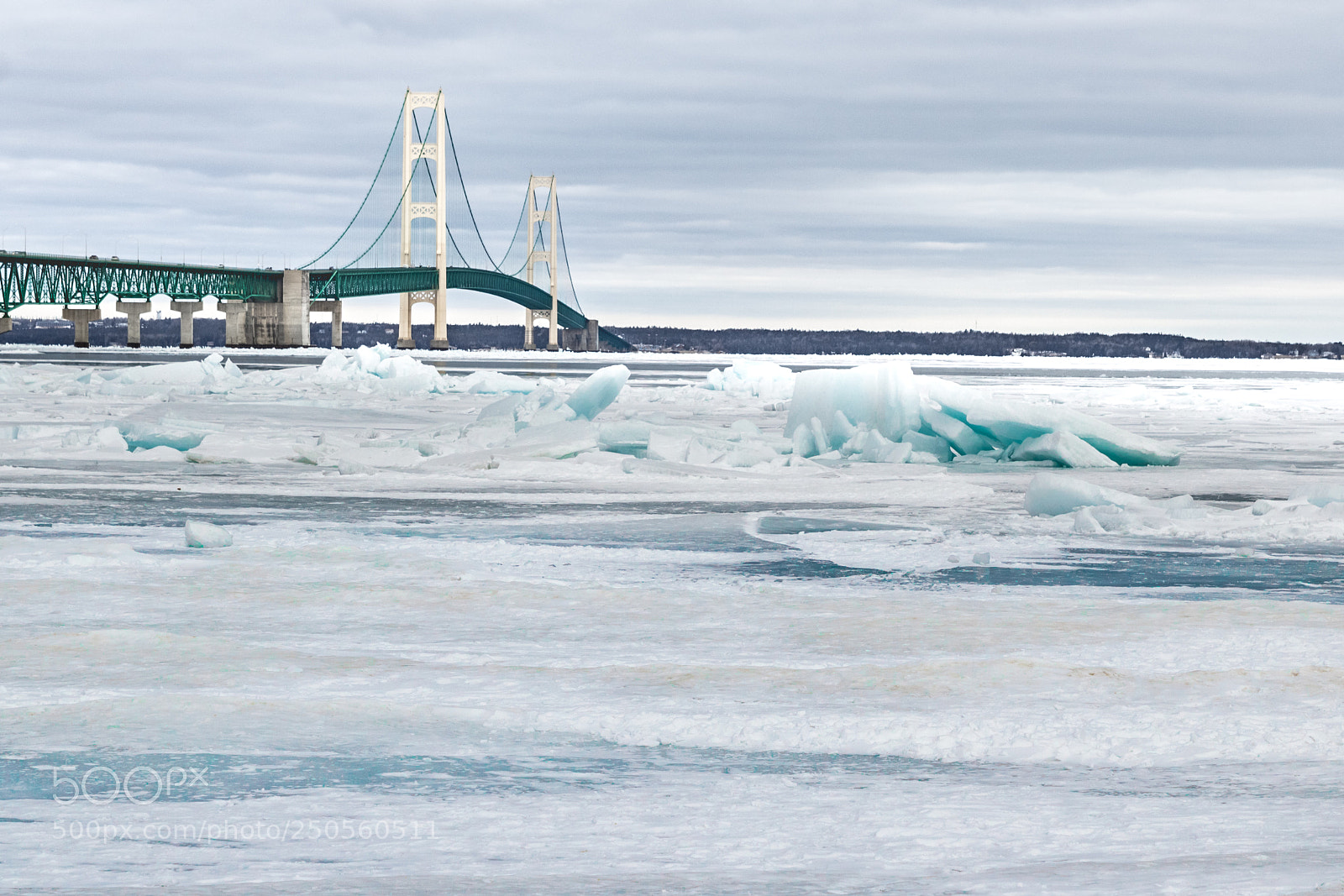 Canon EOS 600D (Rebel EOS T3i / EOS Kiss X5) sample photo. Mackinac bridge in blue photography