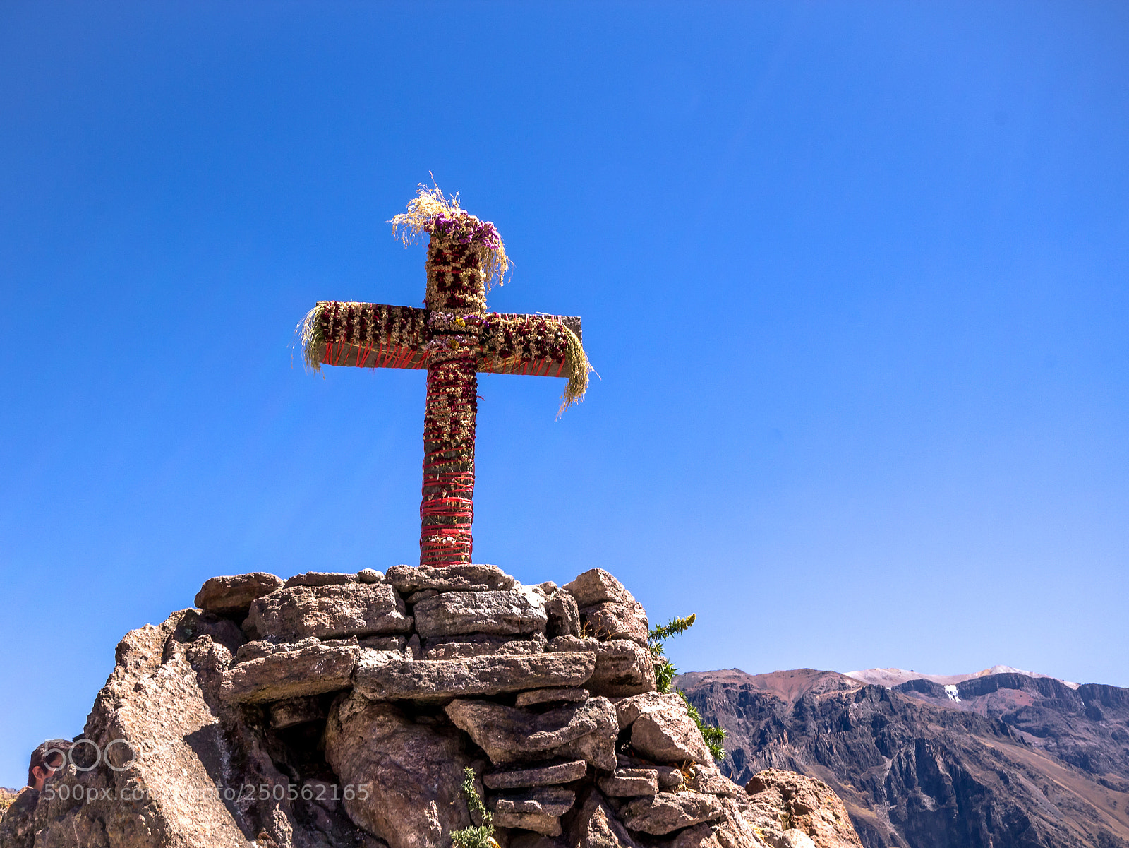 Canon EOS 650D (EOS Rebel T4i / EOS Kiss X6i) sample photo. Cross on stone at photography