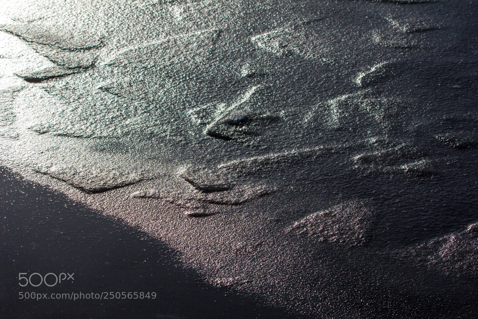 Canon EOS 550D (EOS Rebel T2i / EOS Kiss X4) sample photo. Chromatic ice photography
