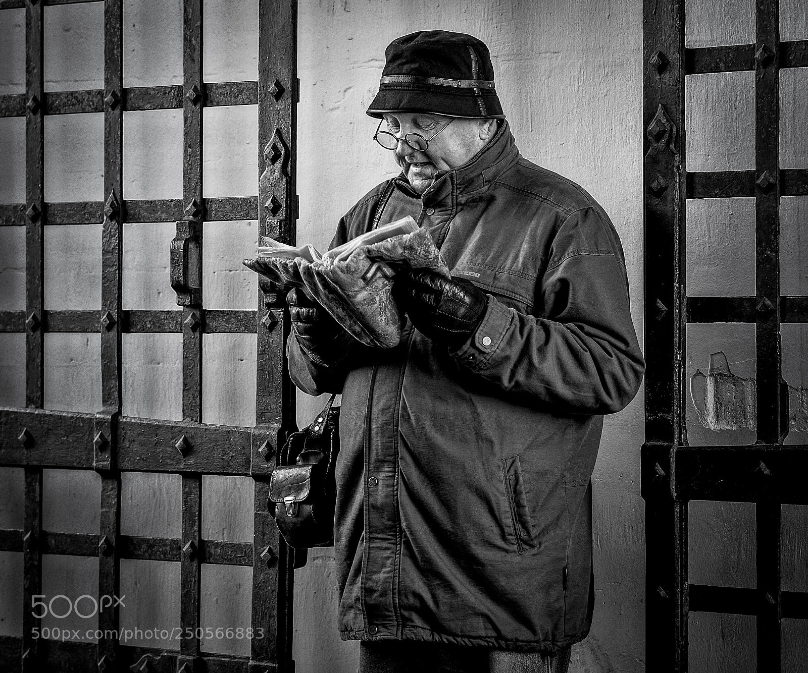 Leica M (Typ 240) sample photo. With prayer... photography