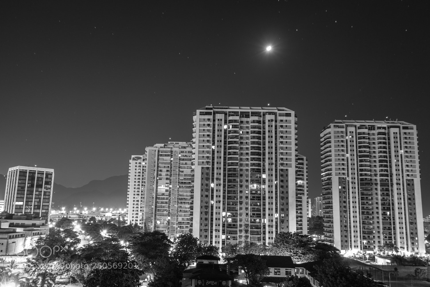 Canon EOS 700D (EOS Rebel T5i / EOS Kiss X7i) sample photo. City lights photography