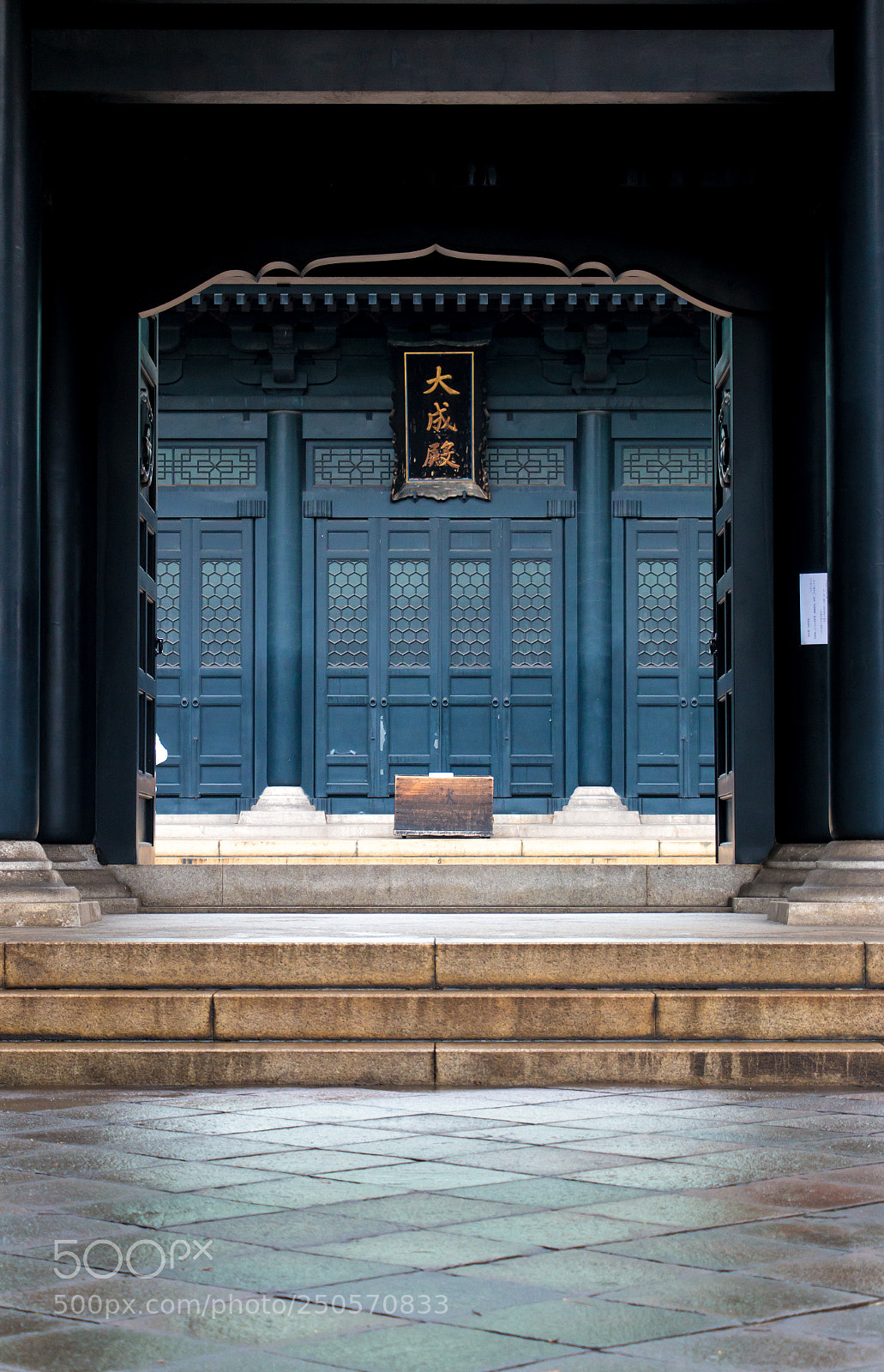 Canon EOS 70D sample photo. Shrine in the rain photography