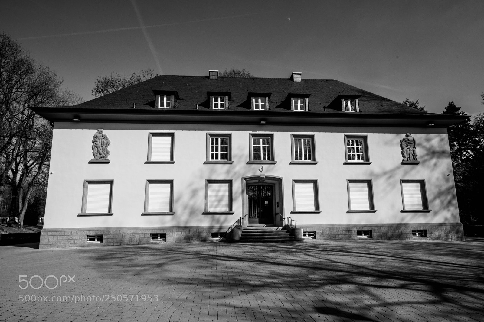 Canon EOS 750D (EOS Rebel T6i / EOS Kiss X8i) sample photo. Croix rouge luxembourg photography