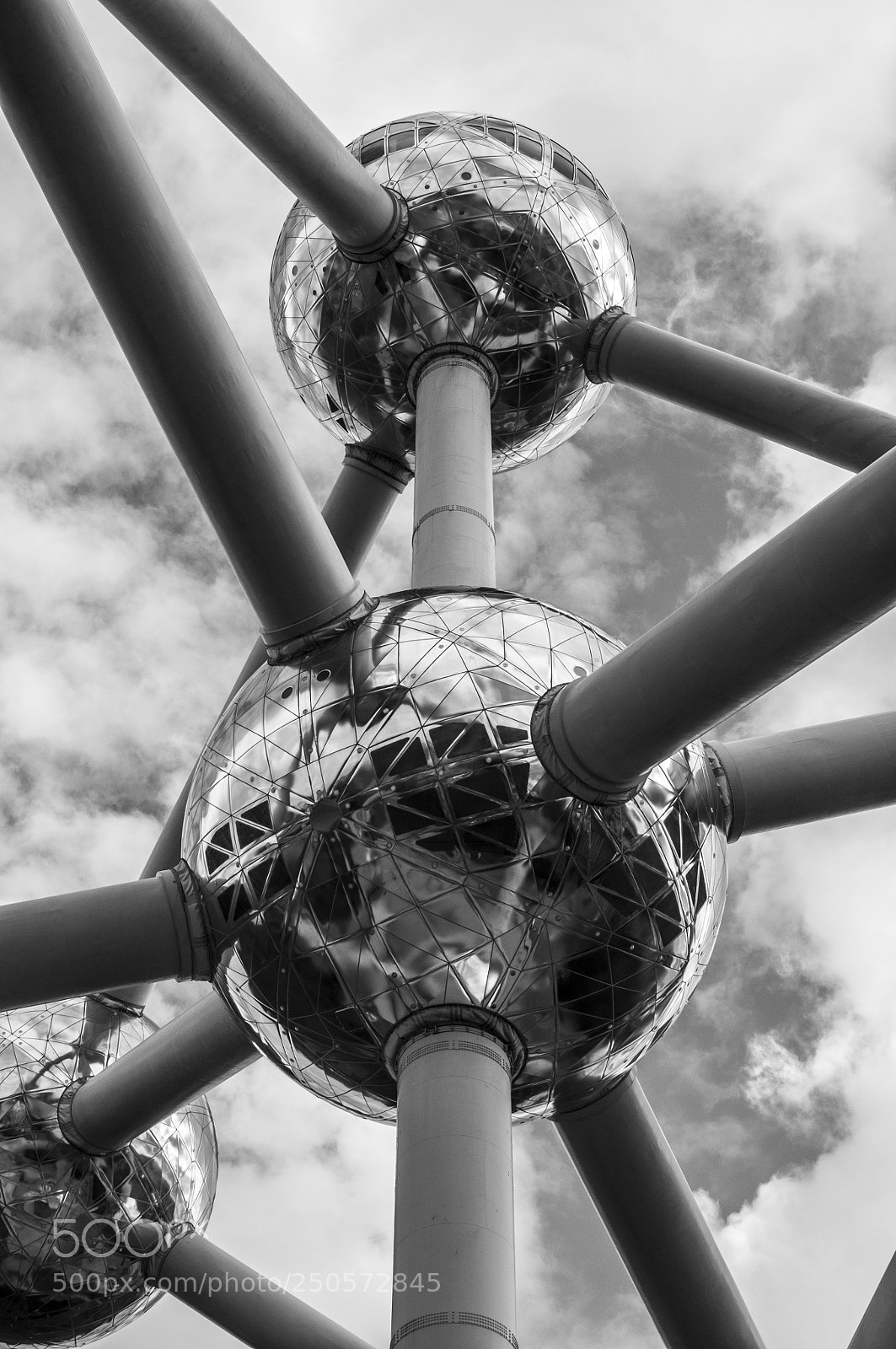 Nikon D90 sample photo. Underneath the atomium photography