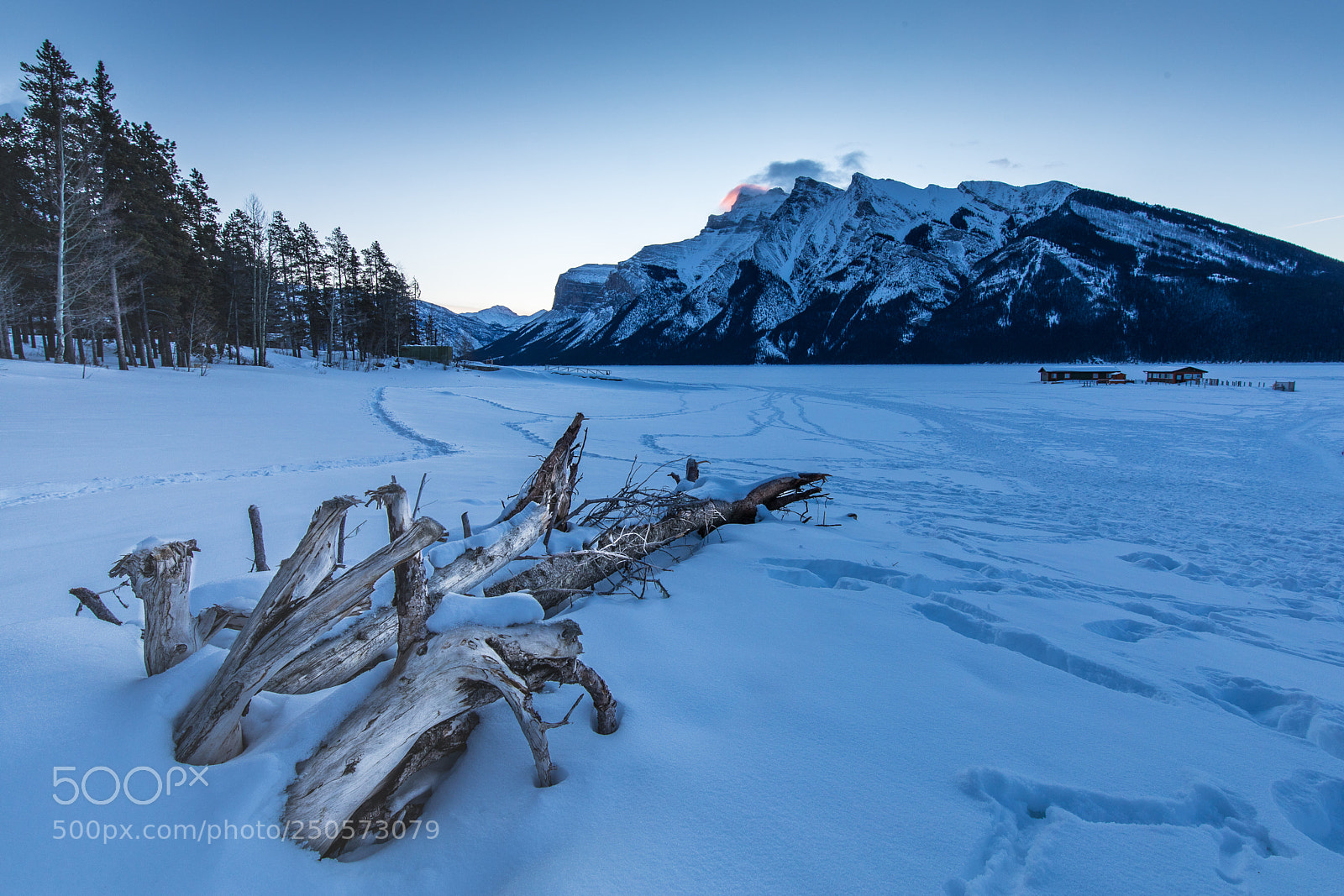 Canon EOS 5D Mark IV sample photo. Lake minnewanka photography
