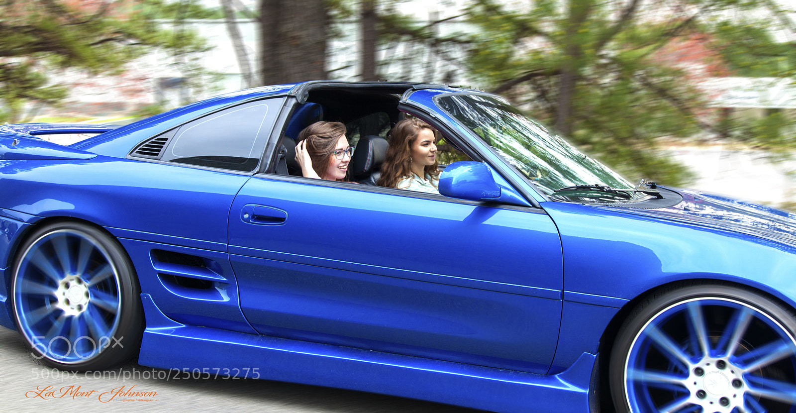 Canon EOS 5D Mark II sample photo. Urban look the blue photography