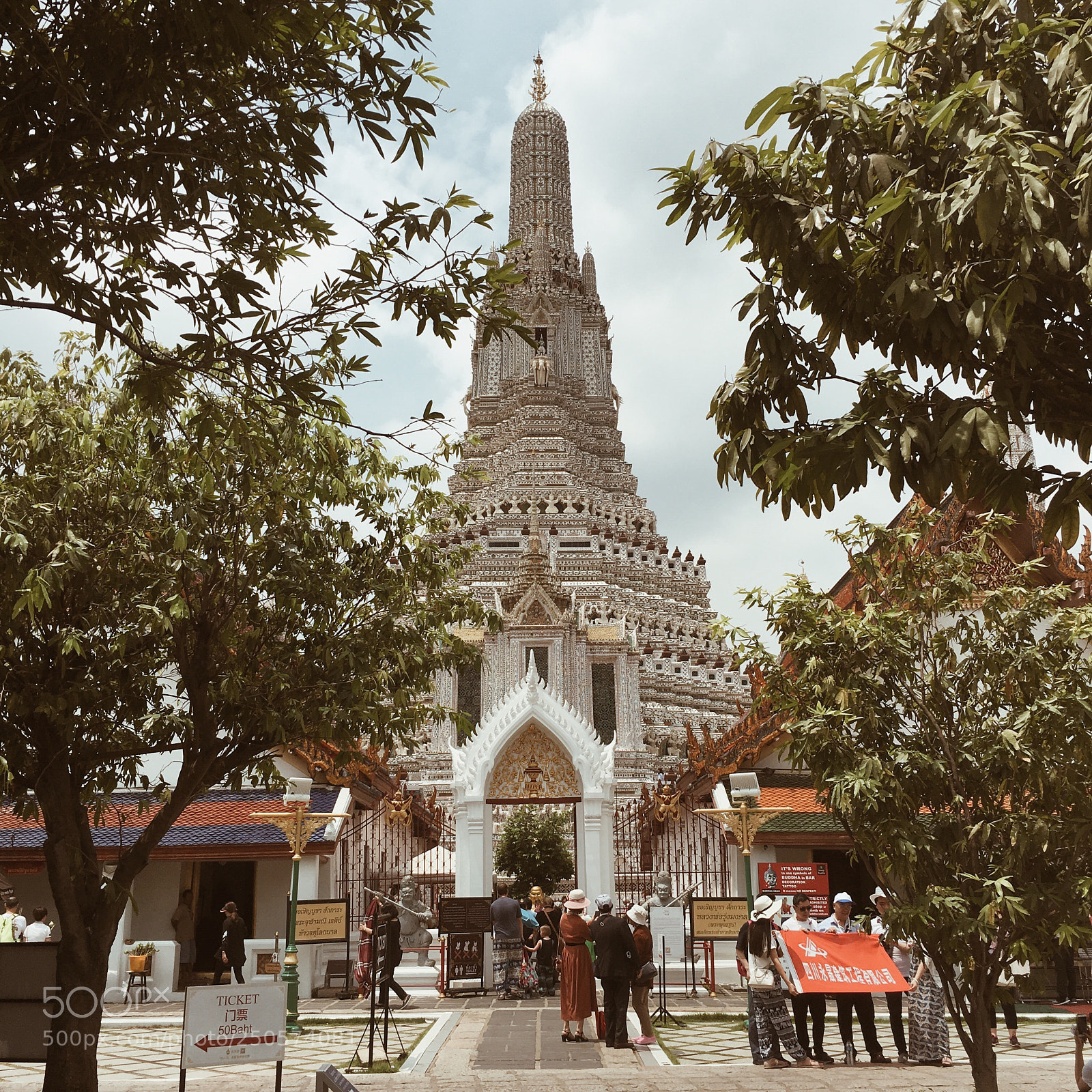 Apple iPhone 6s sample photo. Wat arun. bangkok photography