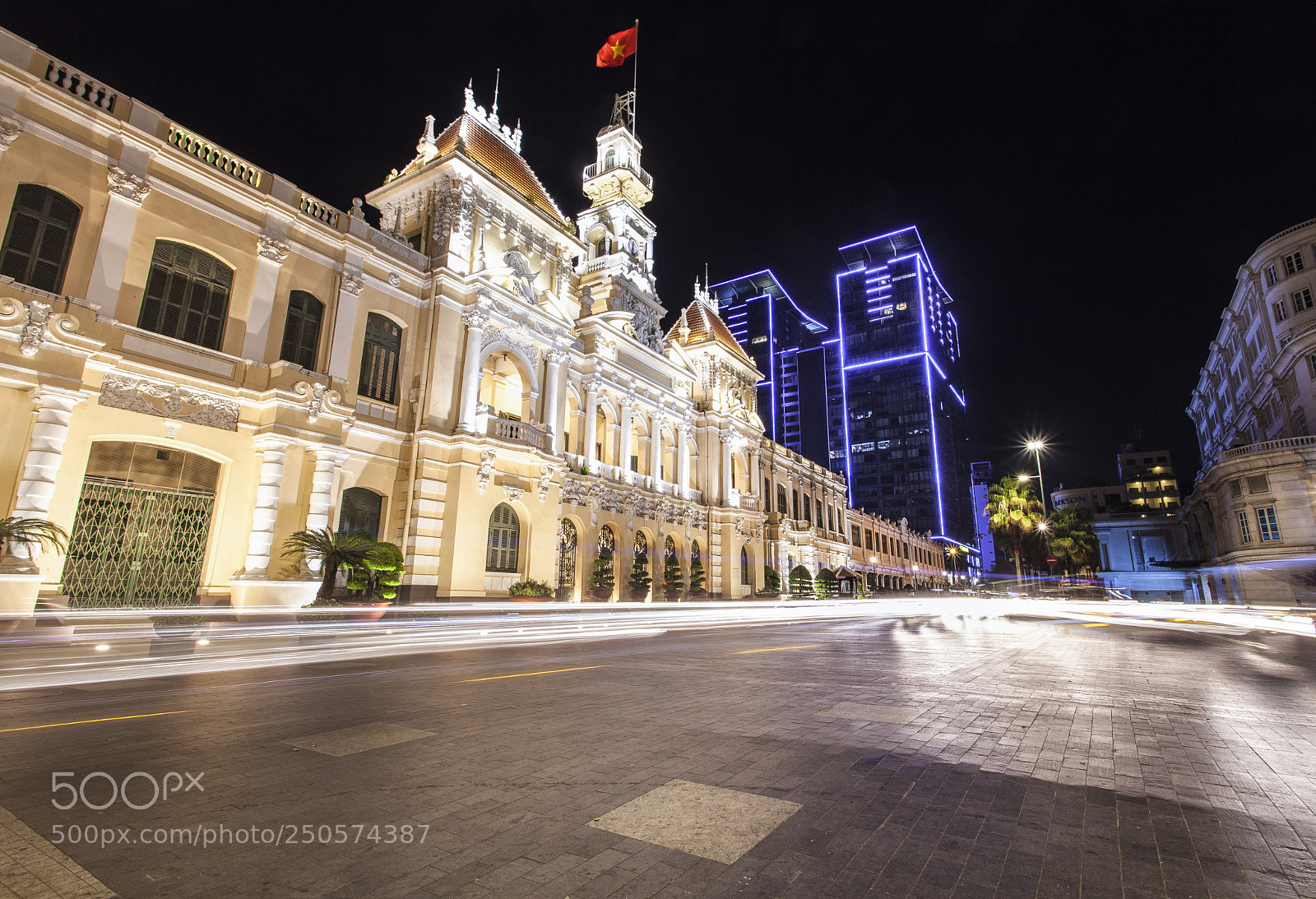 Canon EOS 5D Mark II sample photo. Busy night photography