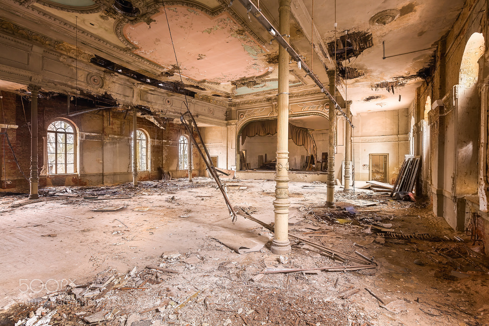 Canon EOS 650D (EOS Rebel T4i / EOS Kiss X6i) sample photo. Abandoned ballroom. photography