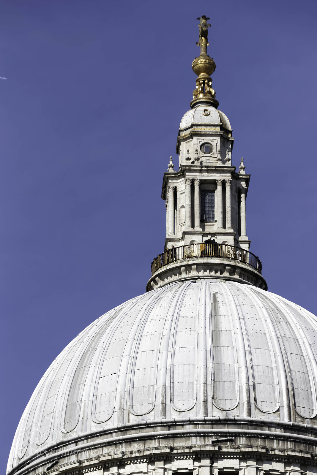 Canon EOS 77D (EOS 9000D / EOS 770D) sample photo. London uk - march photography