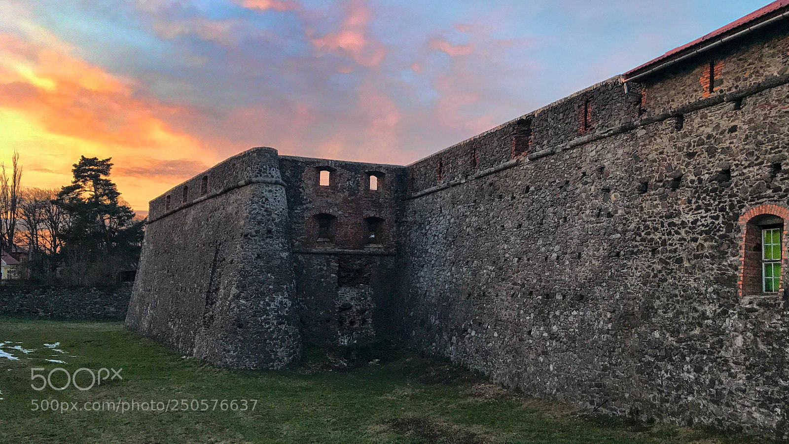 Apple iPhone 7 sample photo. Old castle photography