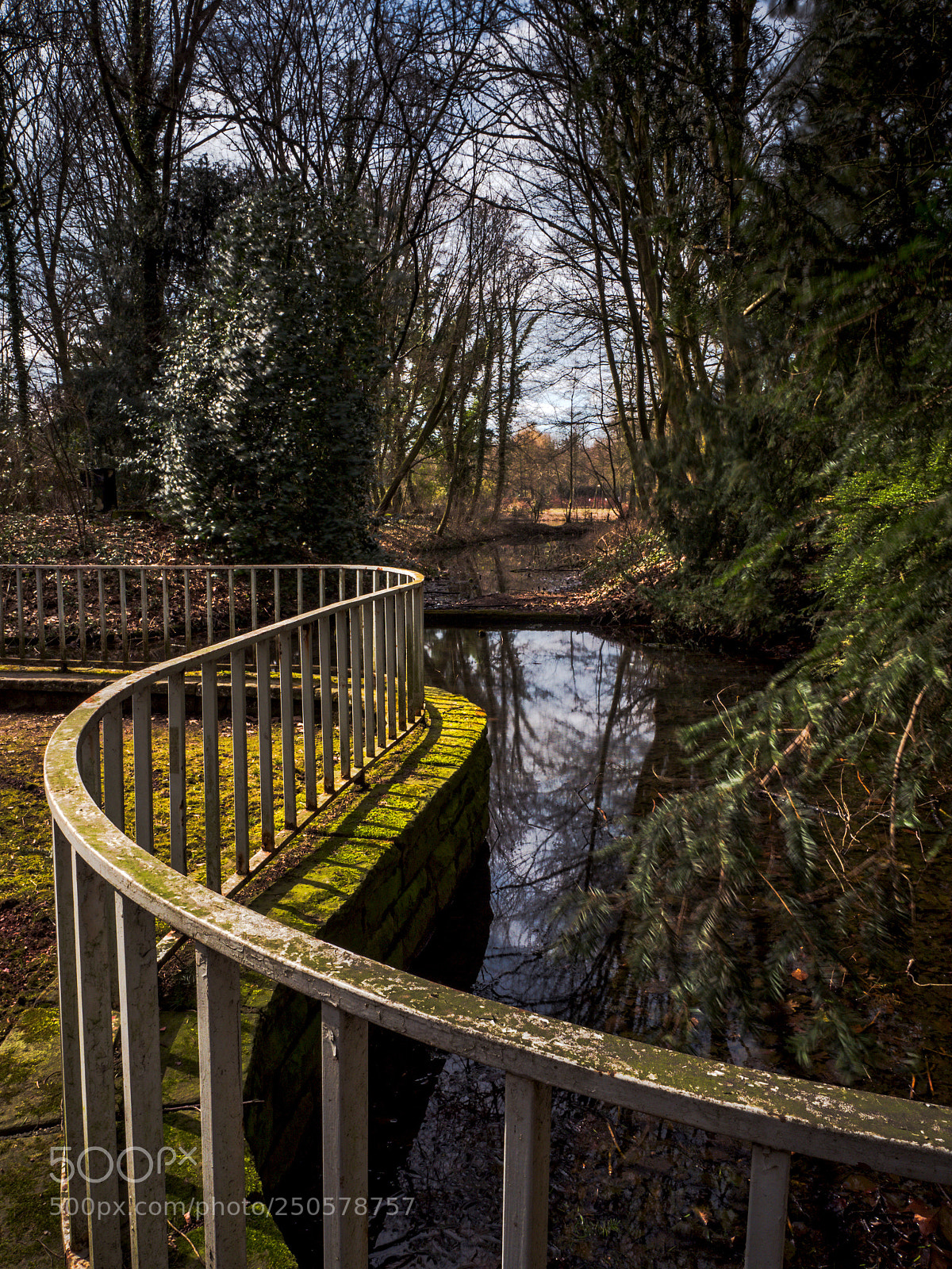 Olympus OM-D E-M1 Mark II sample photo. Old railing photography