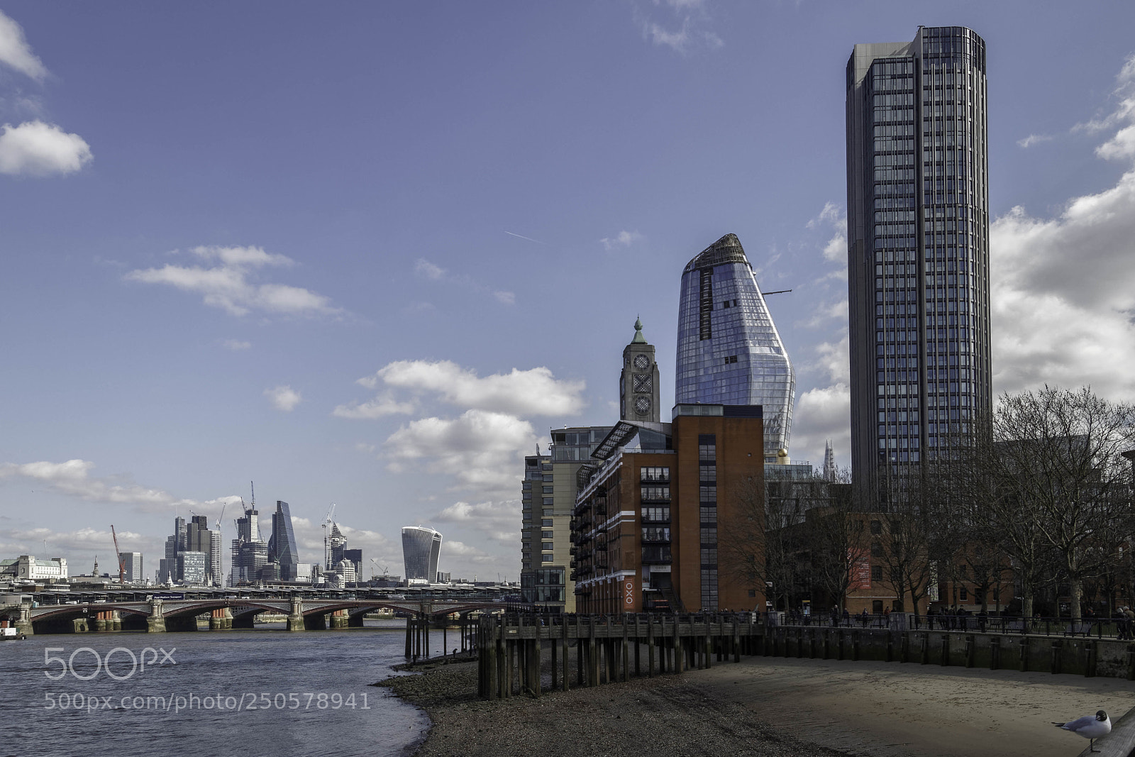 Canon EOS 77D (EOS 9000D / EOS 770D) sample photo. London uk - march photography