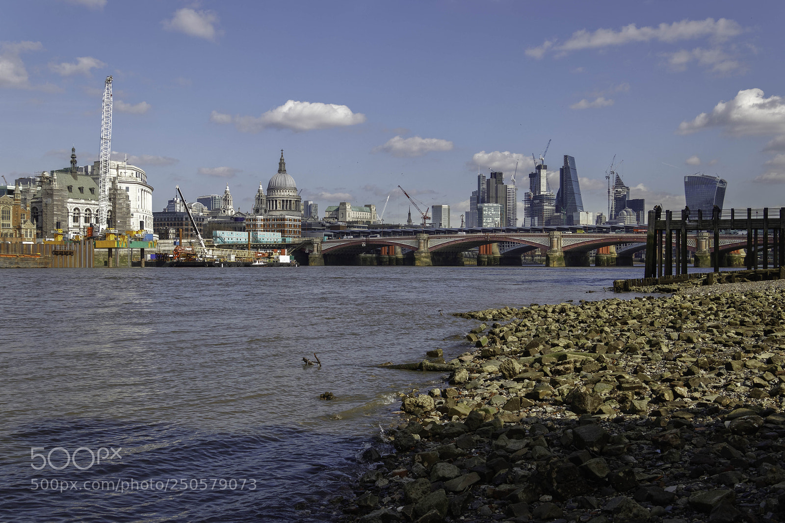 Canon EOS 77D (EOS 9000D / EOS 770D) sample photo. London uk - march photography