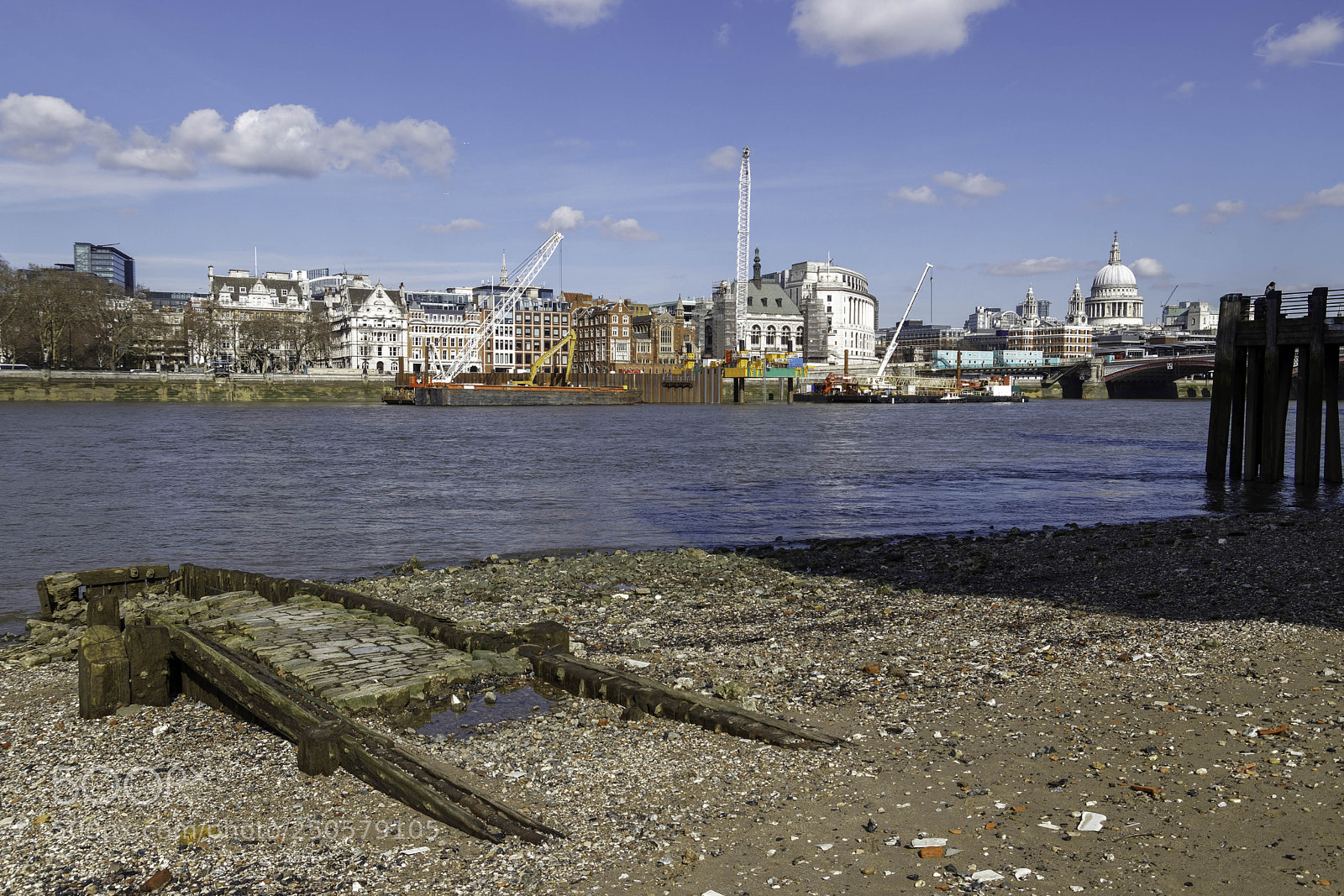 Canon EOS 77D (EOS 9000D / EOS 770D) sample photo. London uk - march photography