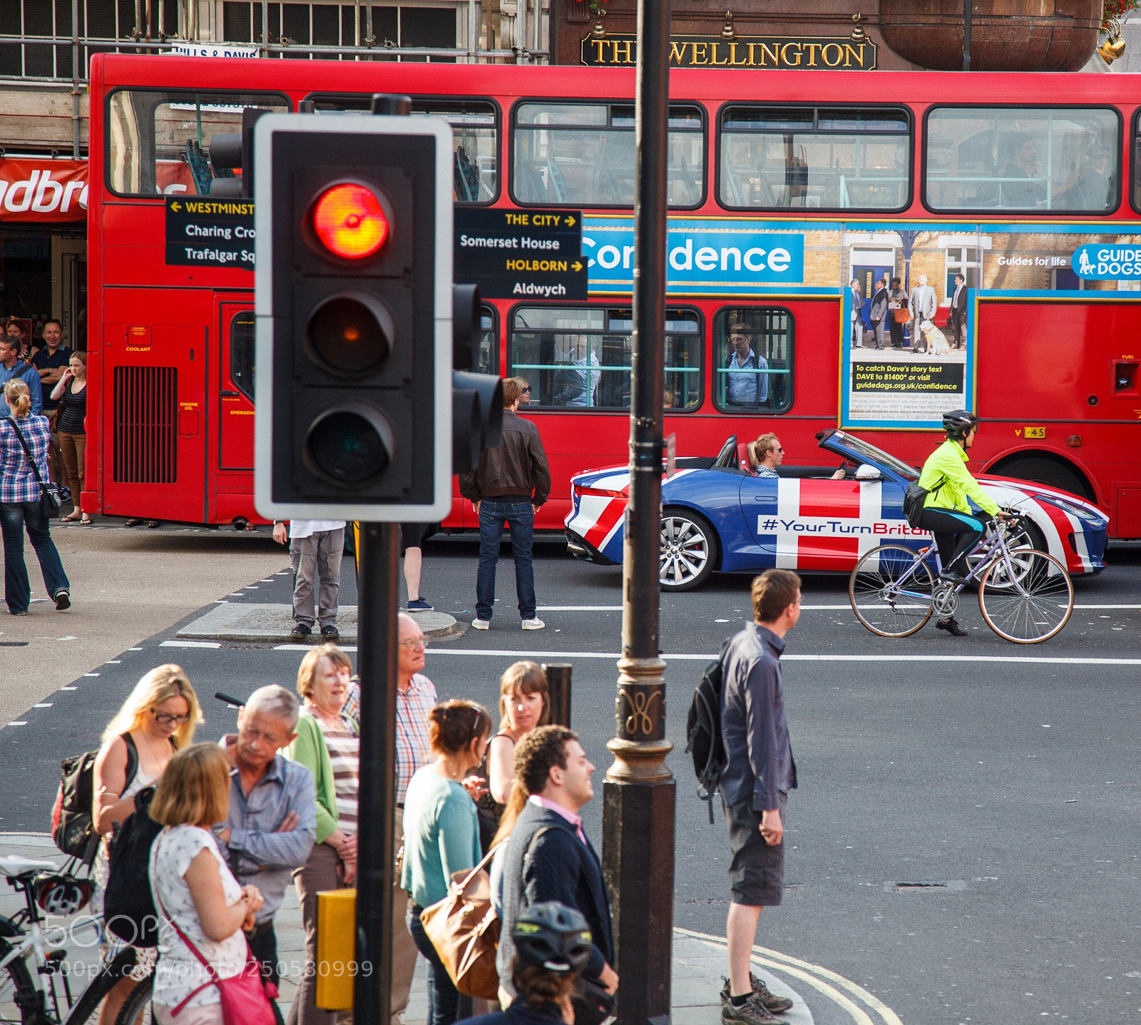 Canon EOS 5D Mark II sample photo. Busy london (covent garden) photography