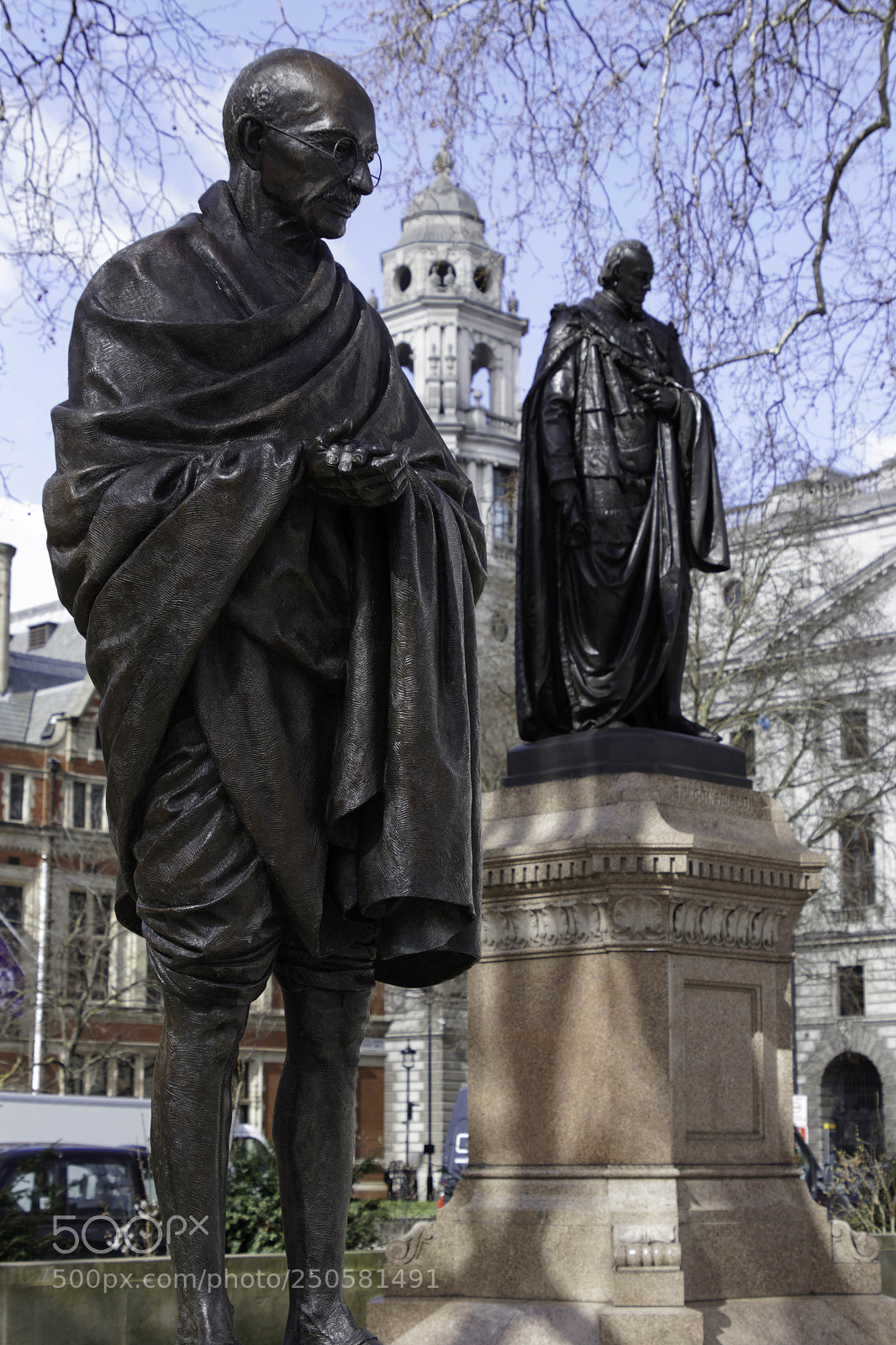 Canon EOS 77D (EOS 9000D / EOS 770D) sample photo. London uk - march photography