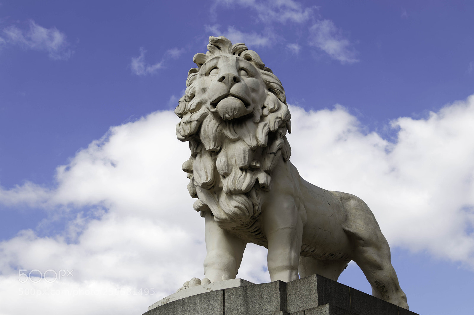 Canon EOS 77D (EOS 9000D / EOS 770D) sample photo. London uk - march photography