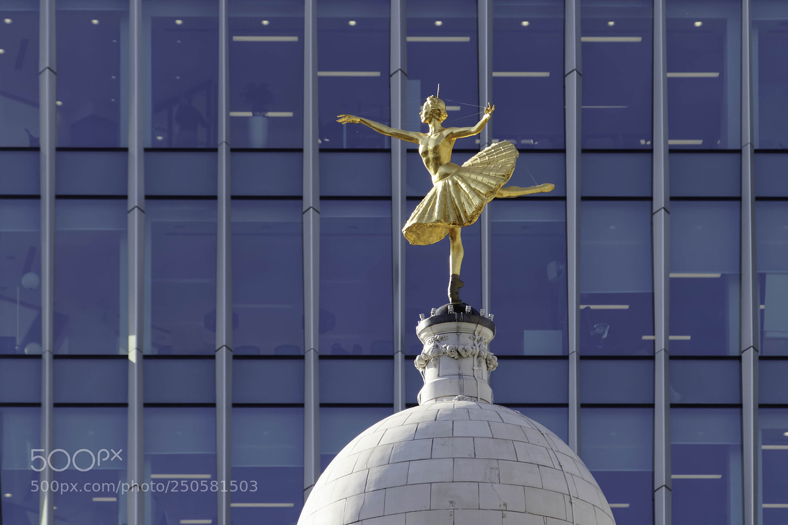 Canon EOS 77D (EOS 9000D / EOS 770D) sample photo. London uk - march photography
