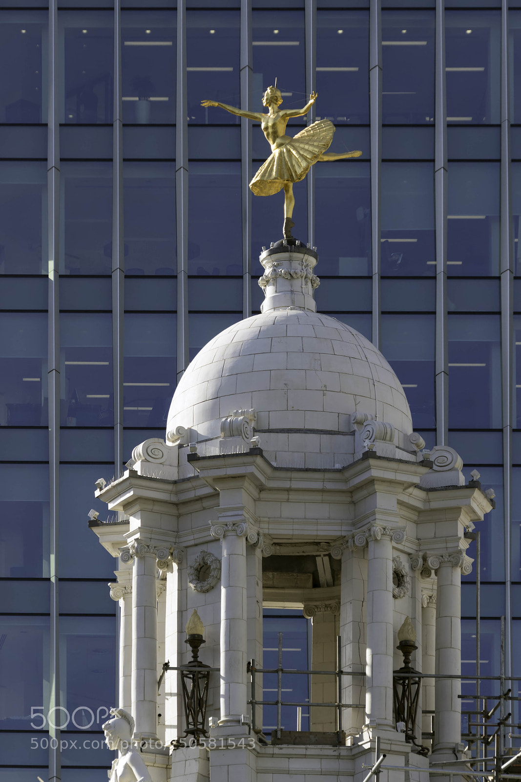 Canon EOS 77D (EOS 9000D / EOS 770D) sample photo. London uk - march photography