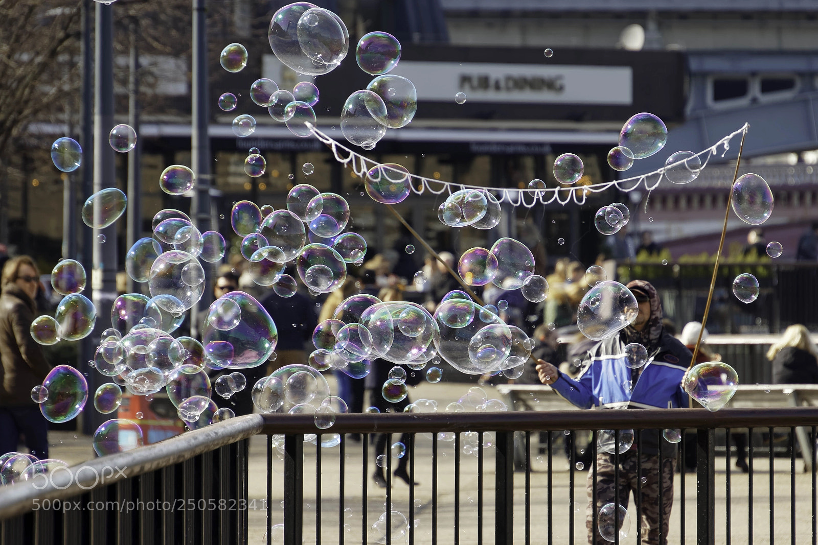 Canon EOS 77D (EOS 9000D / EOS 770D) sample photo. London uk - march photography