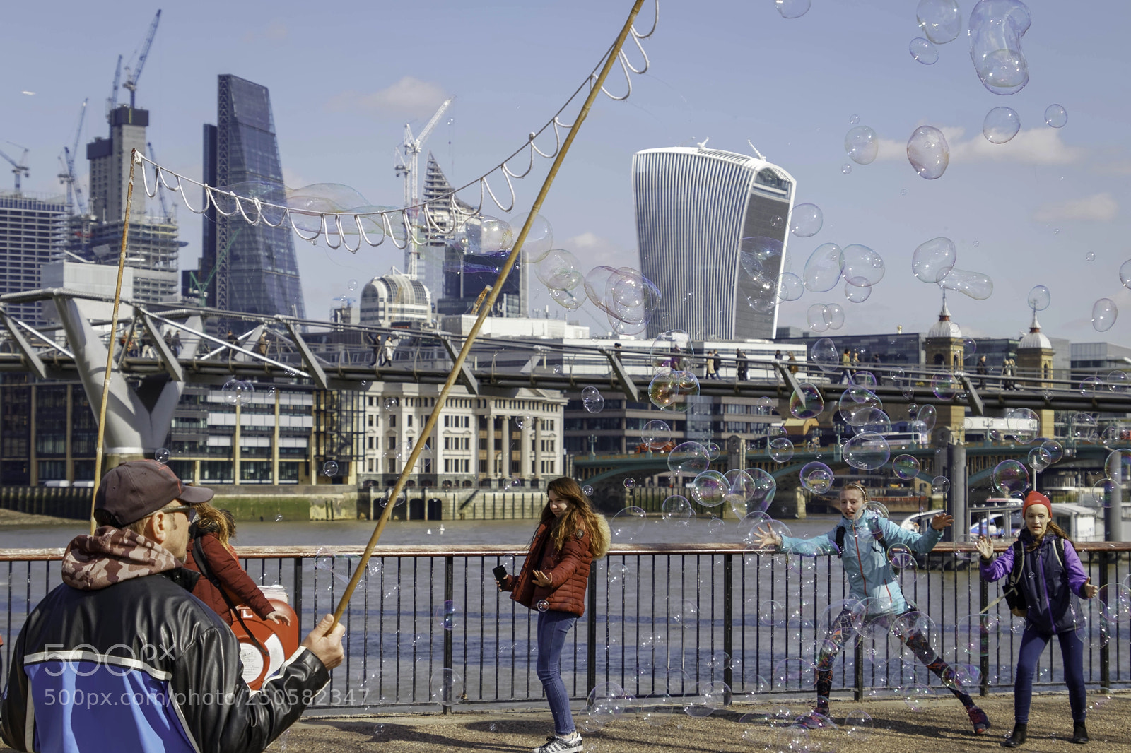 Canon EOS 77D (EOS 9000D / EOS 770D) sample photo. London uk - march photography