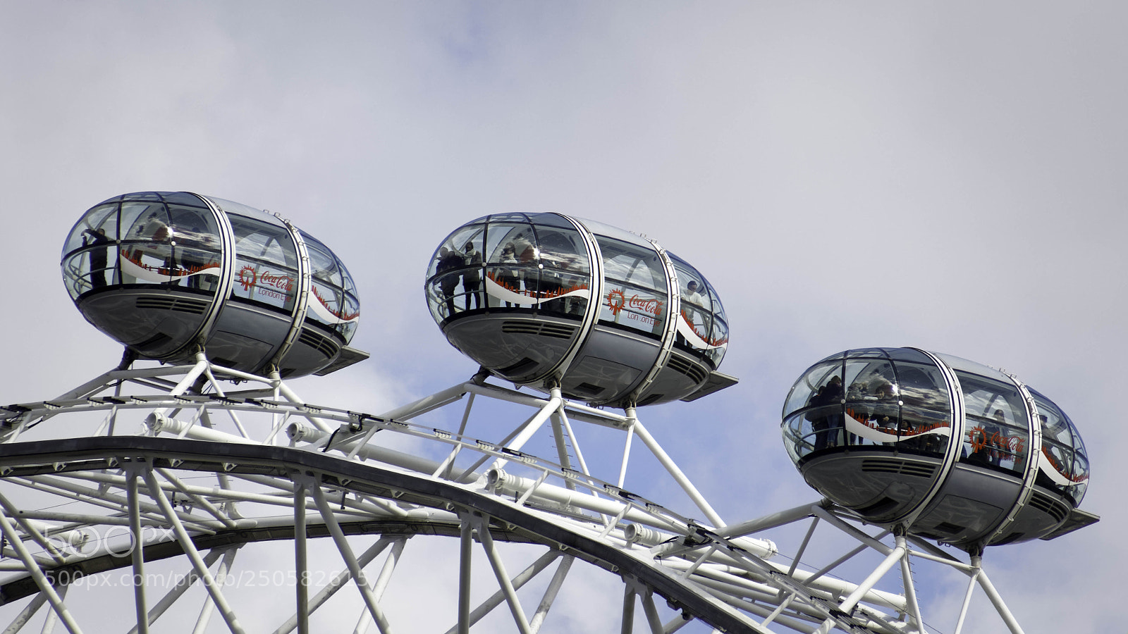 Canon EOS 77D (EOS 9000D / EOS 770D) sample photo. London uk - march photography